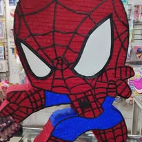 Piñata de superhéroe rojo y azul